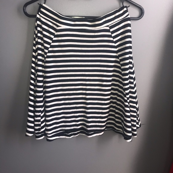 Black & white striped skirt - Picture 2 of 3